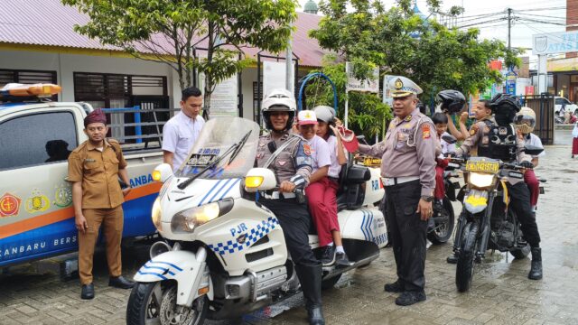 Membangun Budaya Tertib Berlalu Lintas dan Cinta Lingkungan, Ditlantas Polda Riau Edukasi Generasi Bangsa di SDN 42 Pekanbaru