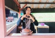 Rita Wahyuniati, Istripreneur Sejati Sukses Kembangkan Rujak Petis Mewah "Mepet Sawah