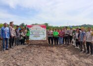 Dukung Swasembada Pangan 2026, Kapolsek Kampar Pimpin Penanaman Jagung Kuartal II di Rumbio Jaya